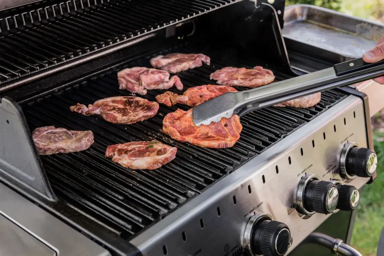 Karkówka na grillu elektrycznym. Dowiedz się, ile grillować karkówkę, by była idealna.