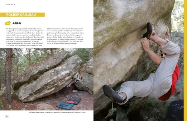 Wspinacz wykonuje trudny ruch na skale w Fontainebleau. Fontainbleau bouldering to wyzwanie dla każdego miłośnika wspinaczki.